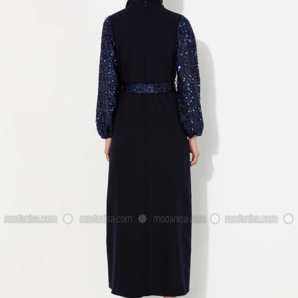Modanisa Navy Blue Crew Neck Unlined Crepe Dress with Sequins Sleeves